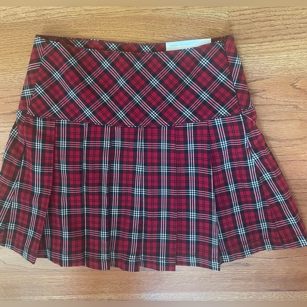 🌞SALE🌞NWT American Eagle Pleated Plaid Mini Skirt. Size 2.♥️🖤